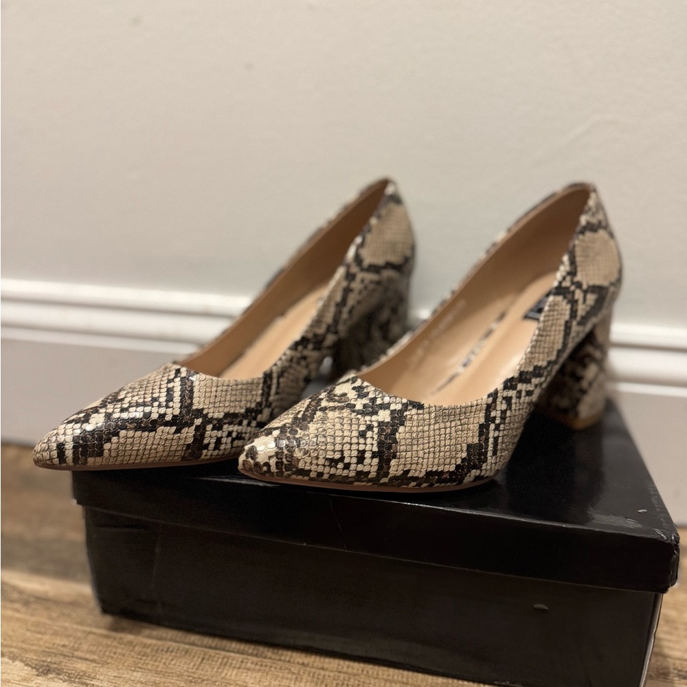 NEVER WORN Women’s Beige Snake-Print Pointed Toe Block Heel Pumps
